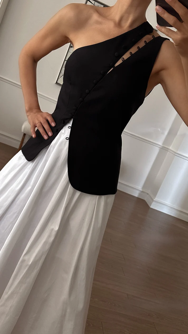 Asymmetric off-shoulder vest