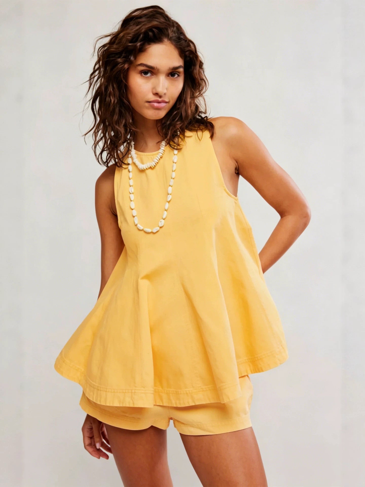 Loose-fitting sleeveless denim shorts set