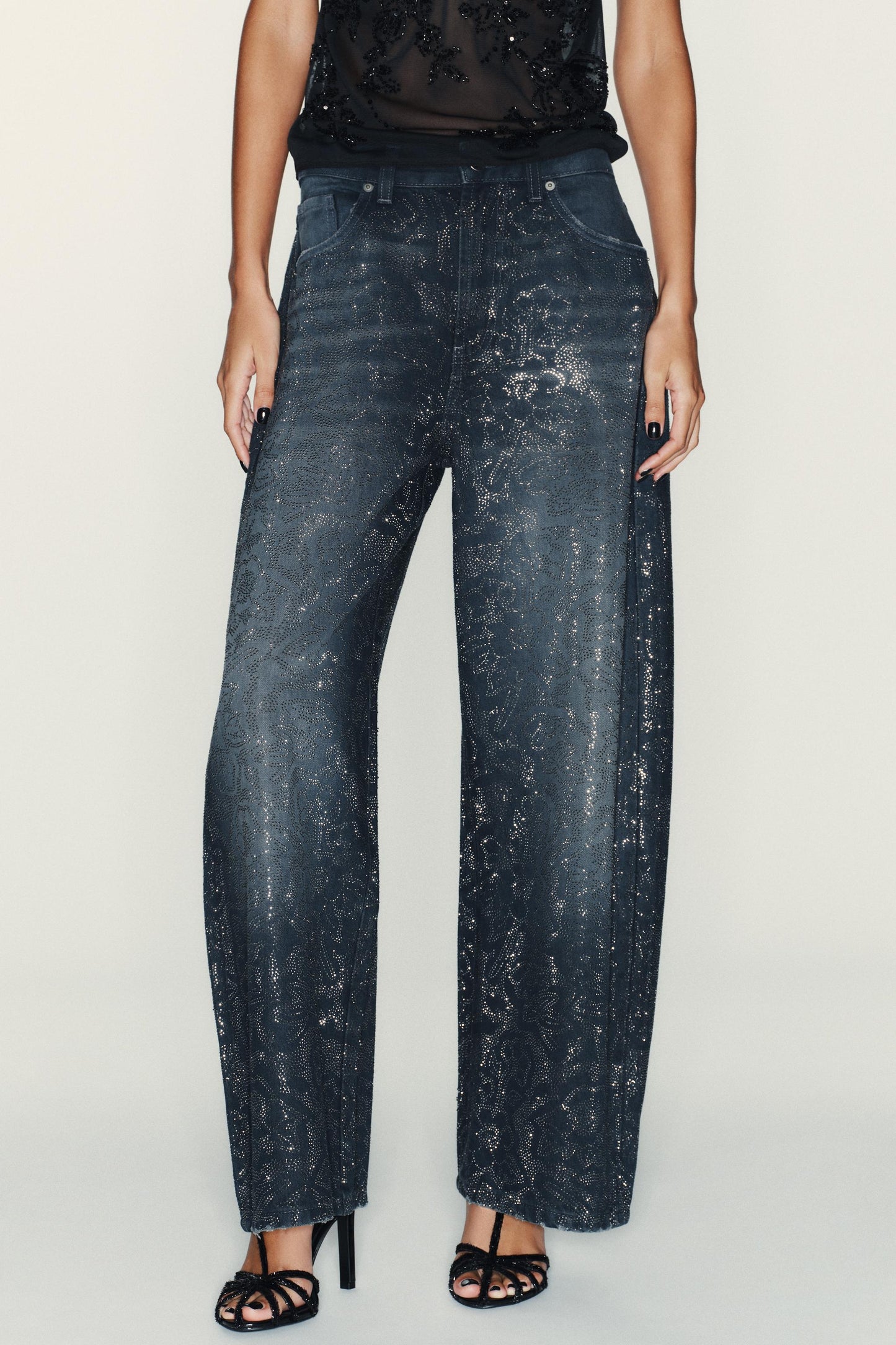 Loose-fitting rhinestone jeans