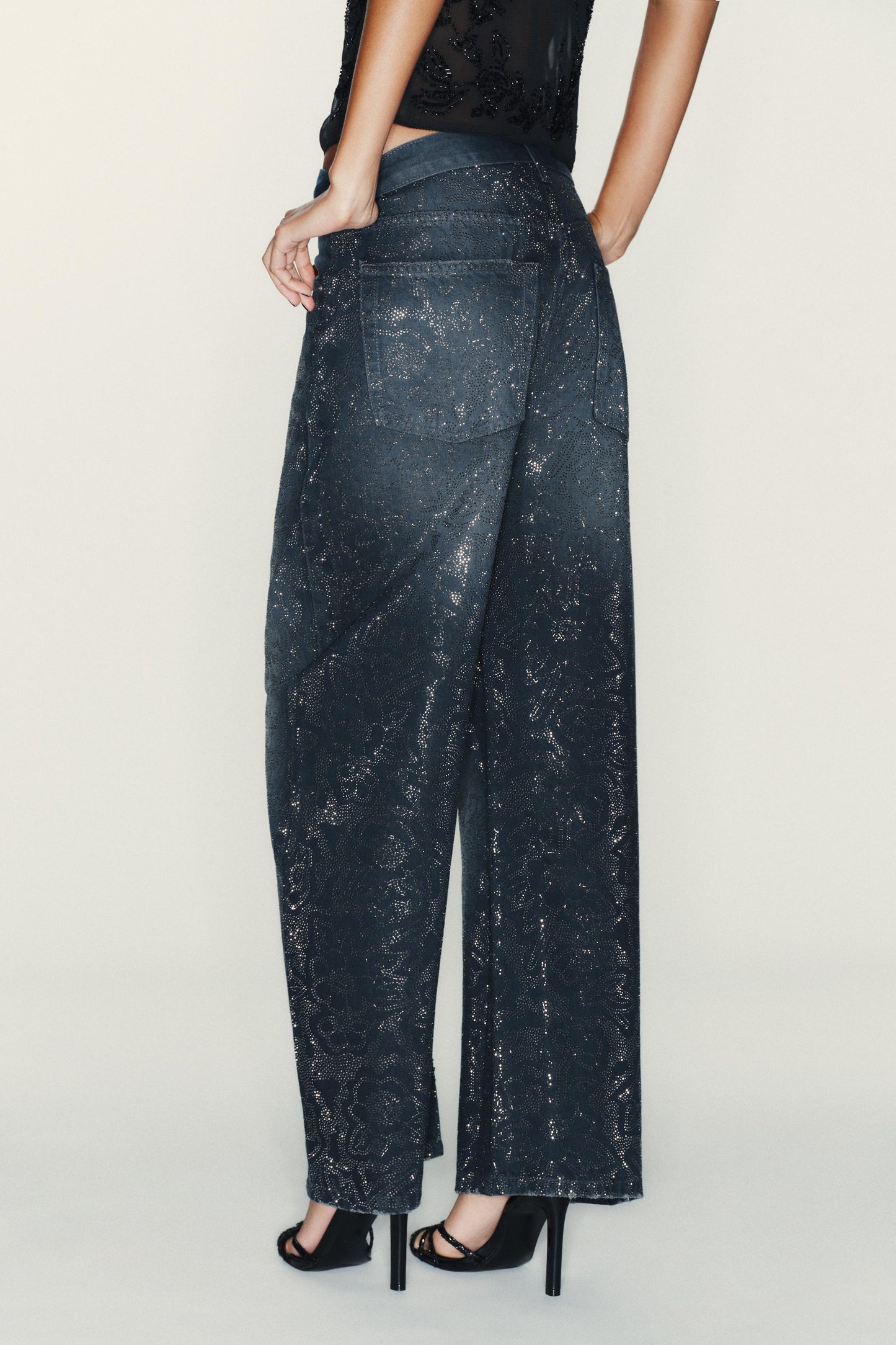 Loose-fitting rhinestone jeans