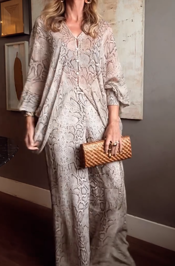 V-neck batwing sleeve snakeskin suit