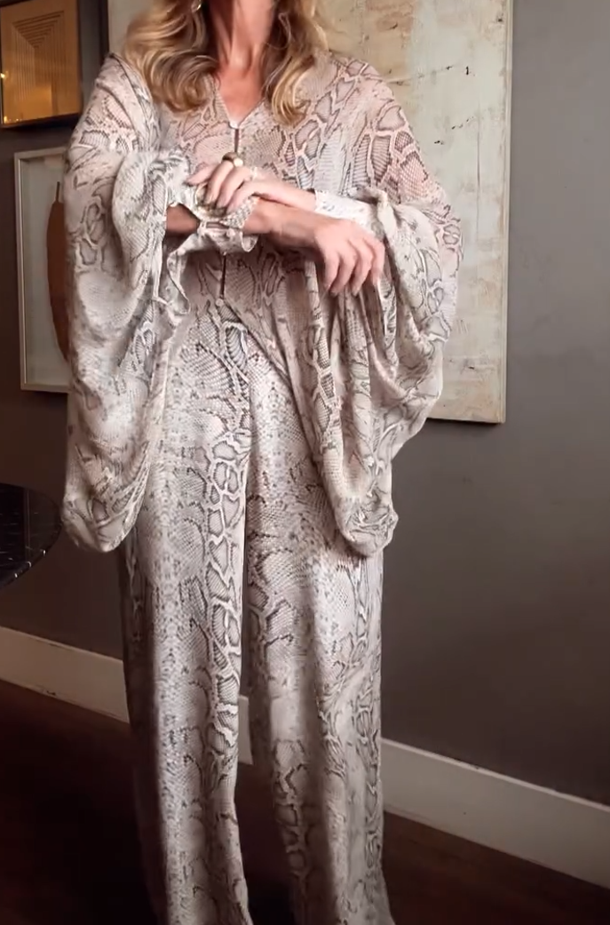 V-neck batwing sleeve snakeskin suit