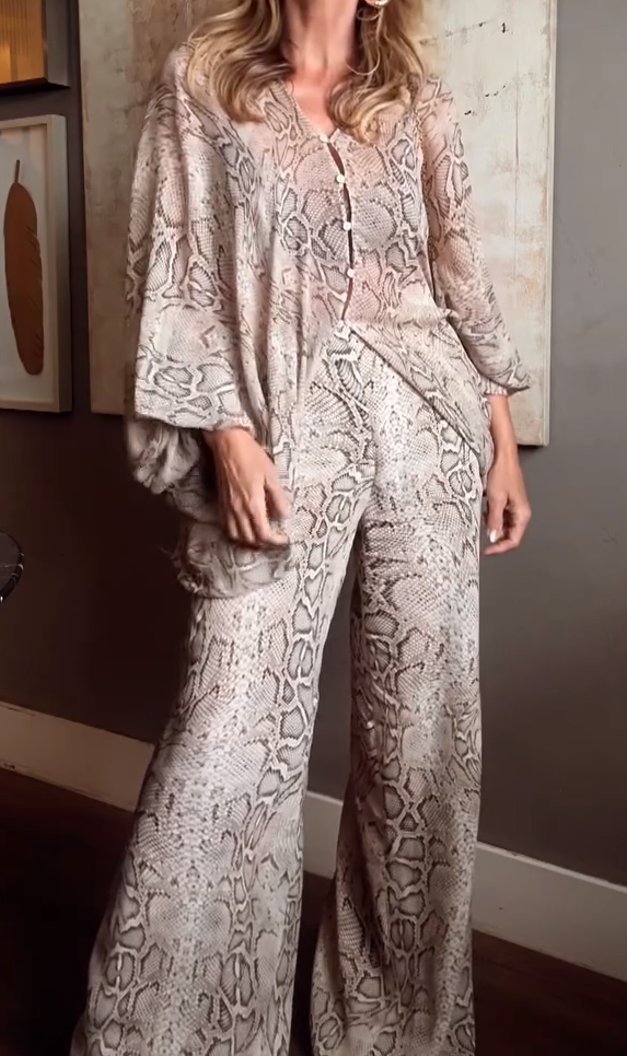 V-neck batwing sleeve snakeskin suit