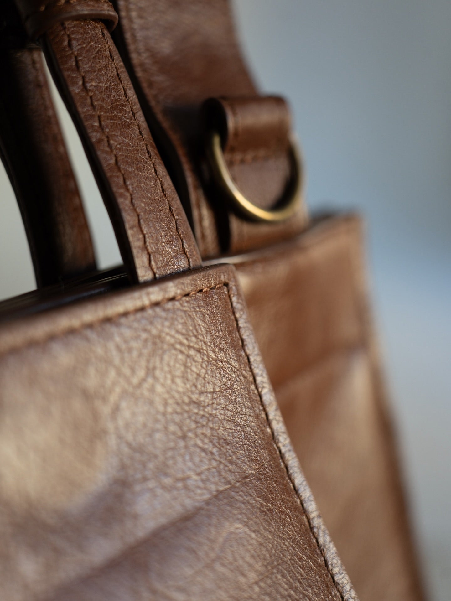 Detachable magnetic wooden handle bag