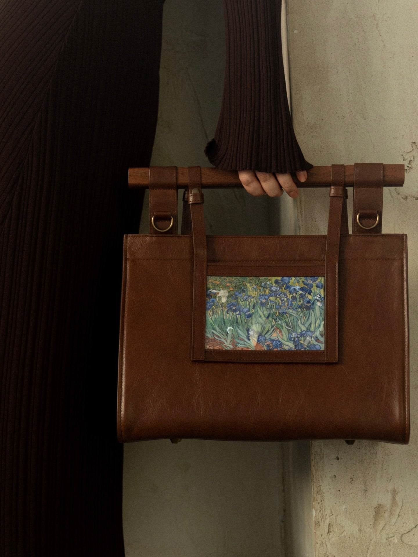 Detachable magnetic wooden handle bag