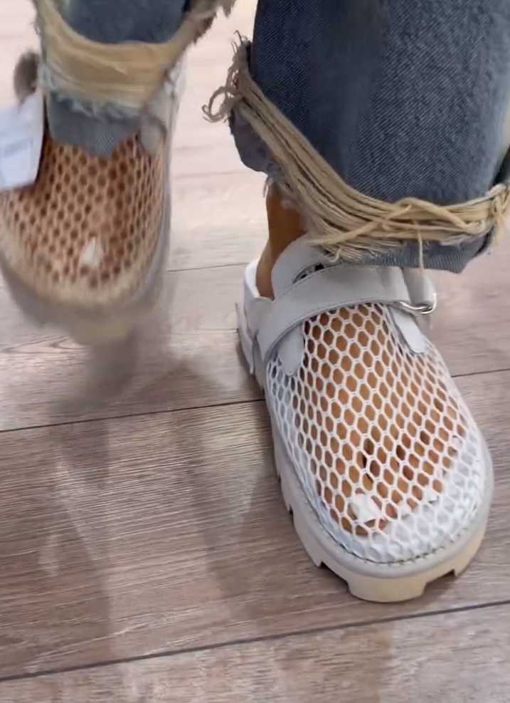 Slip-on mules with breathable mesh soles