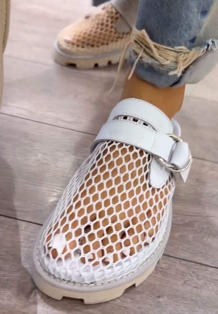 Slip-on mules with breathable mesh soles