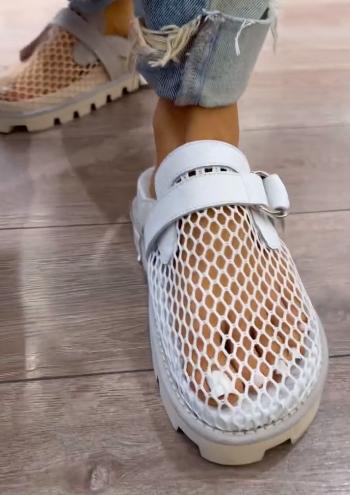 Slip-on mules with breathable mesh soles