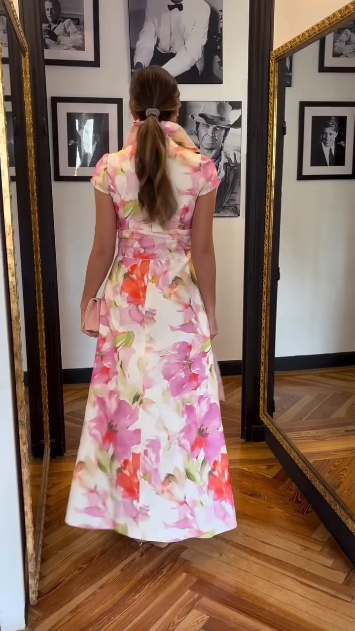 Sleeveless printed dress with a stand-up collar