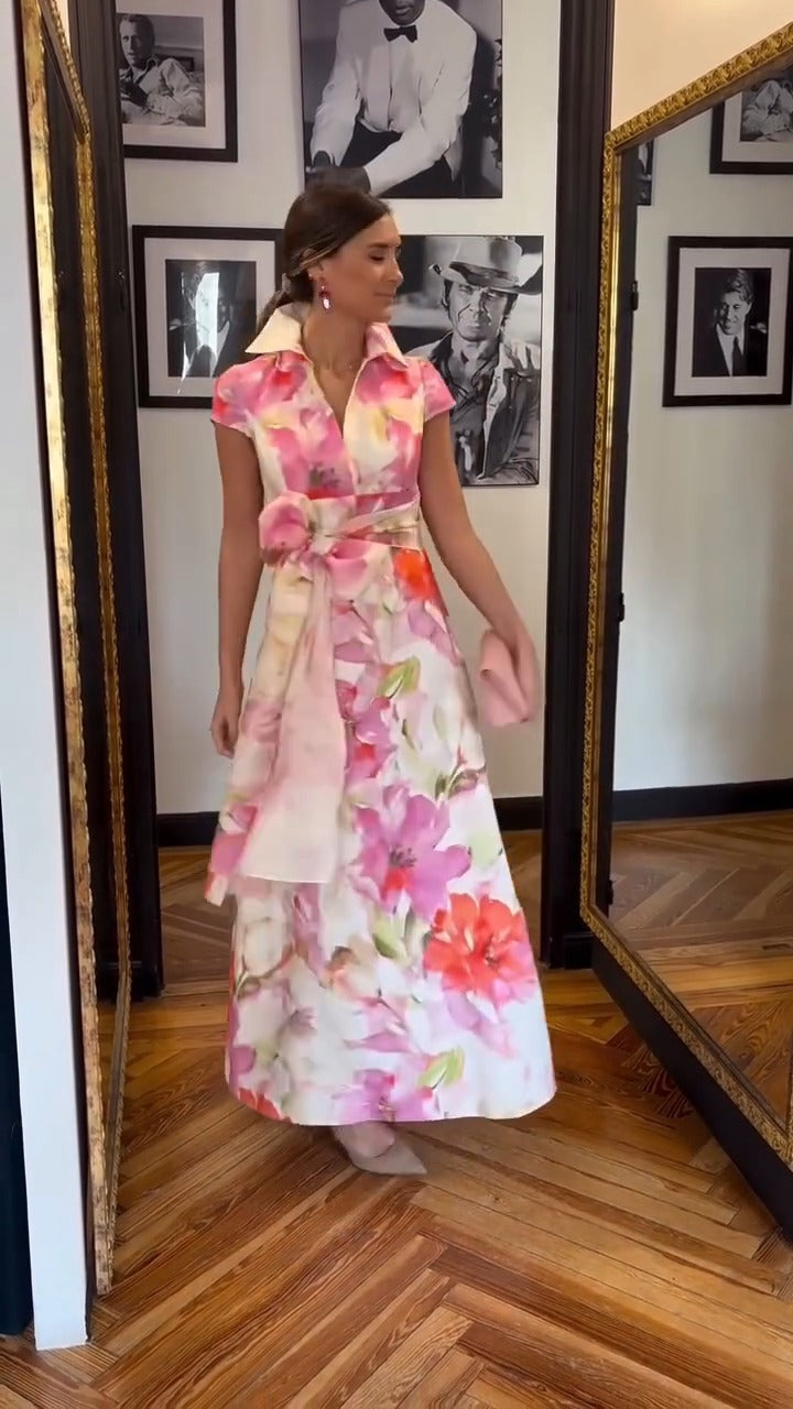 Sleeveless printed dress with a stand-up collar