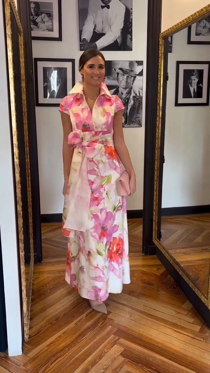 Sleeveless printed dress with a stand-up collar